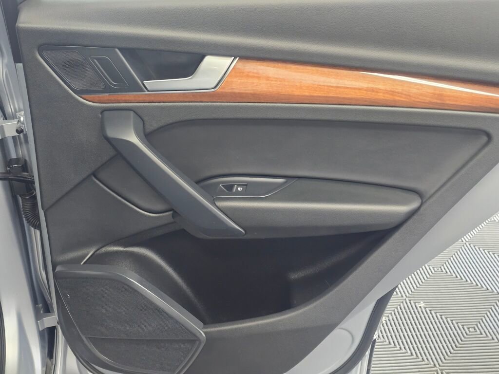 Used 2023 Audi Q5 2.0T Premium w/ Convenience Package image 26