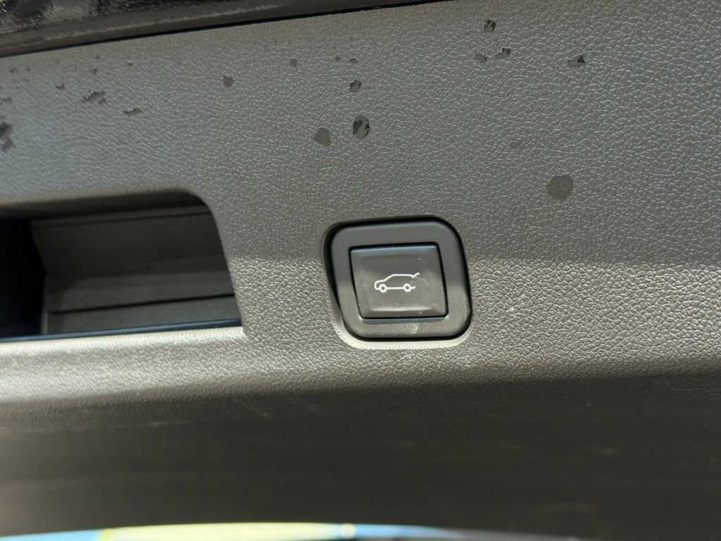 Used 2024 Chevrolet Traverse LT image 16