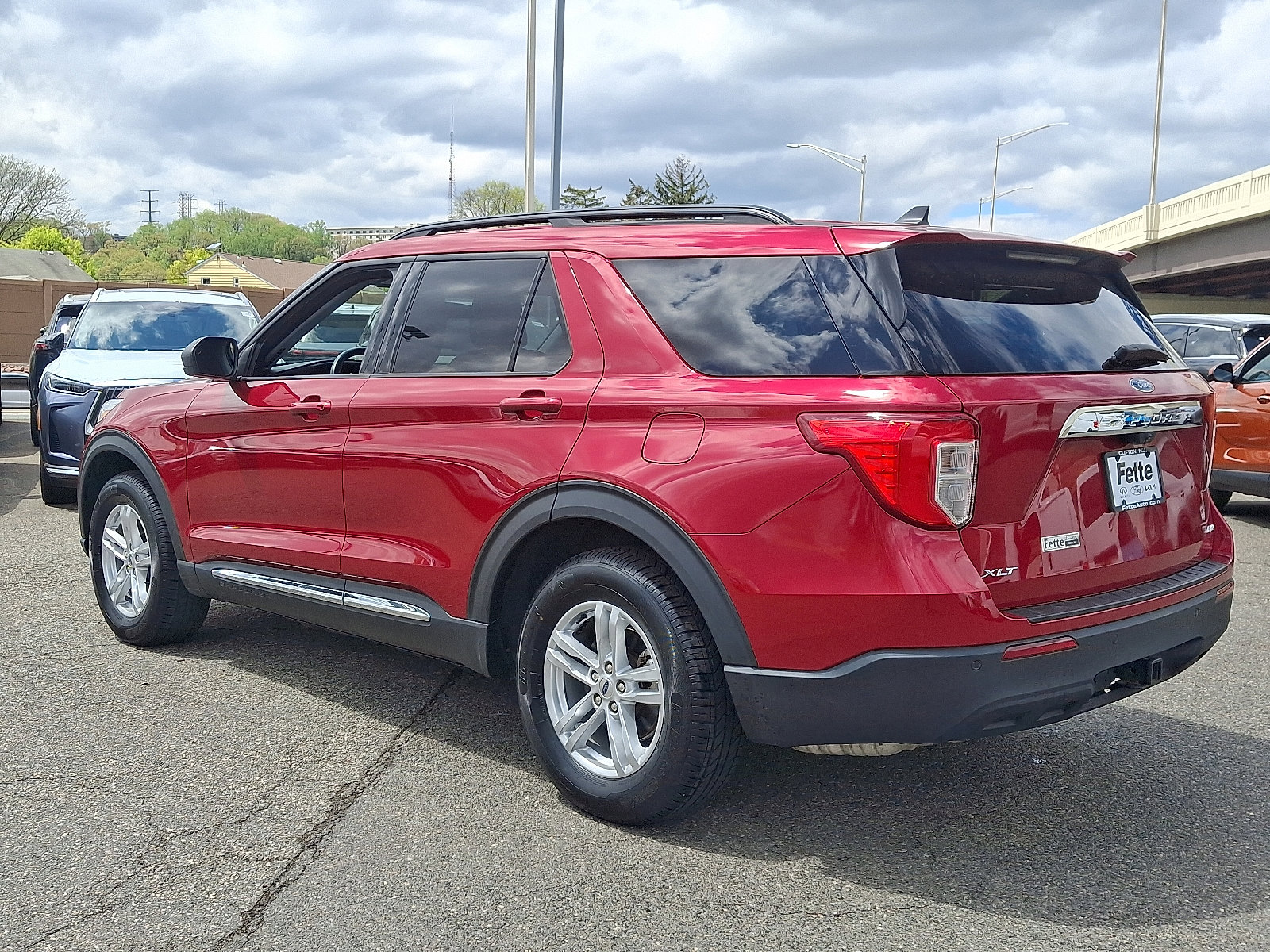 Used 2022 Ford Explorer XLT w/ Class IV Trailer Tow Package AWD/4WD image 6