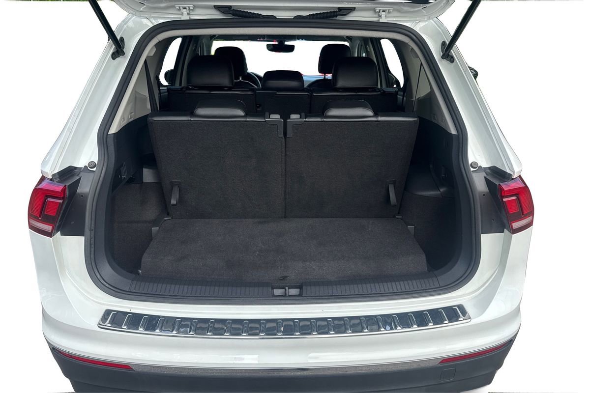Used 2021 Volkswagen Tiguan SE FWD image 11