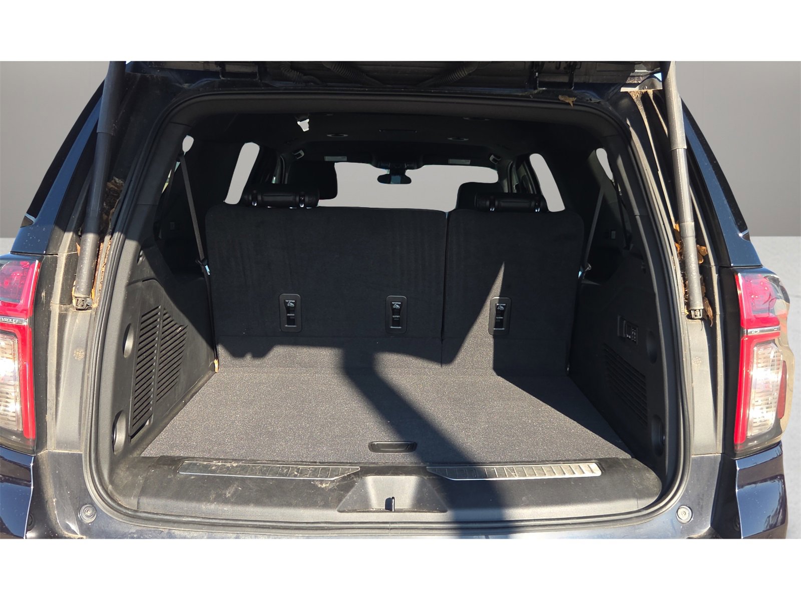 Used 2022 Chevrolet Suburban Z71 w/ Z71 Off-Road Package image 16