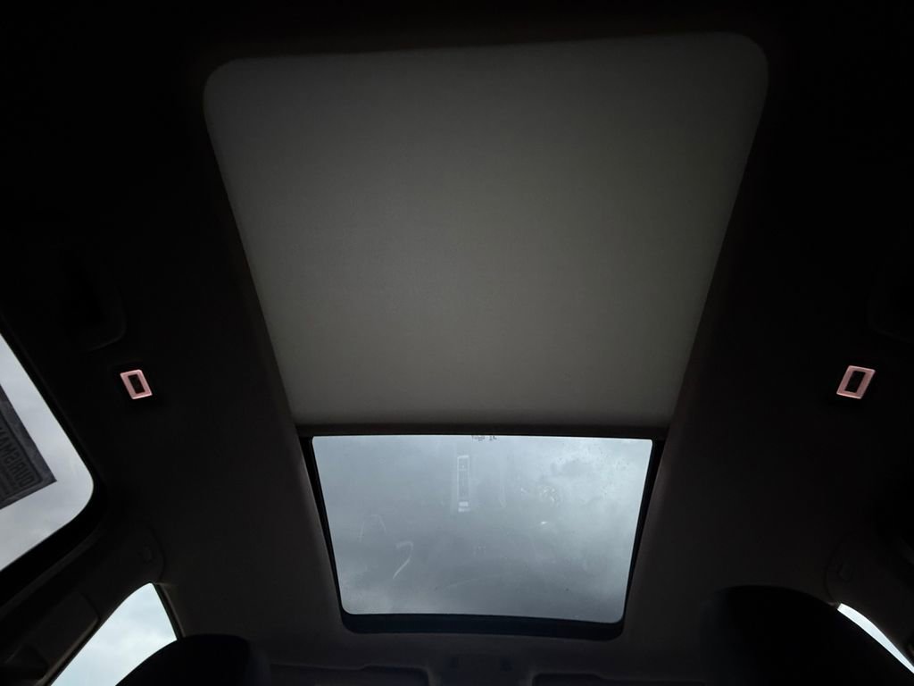 Used 2025 Volkswagen Atlas Peak Edition SE image 18