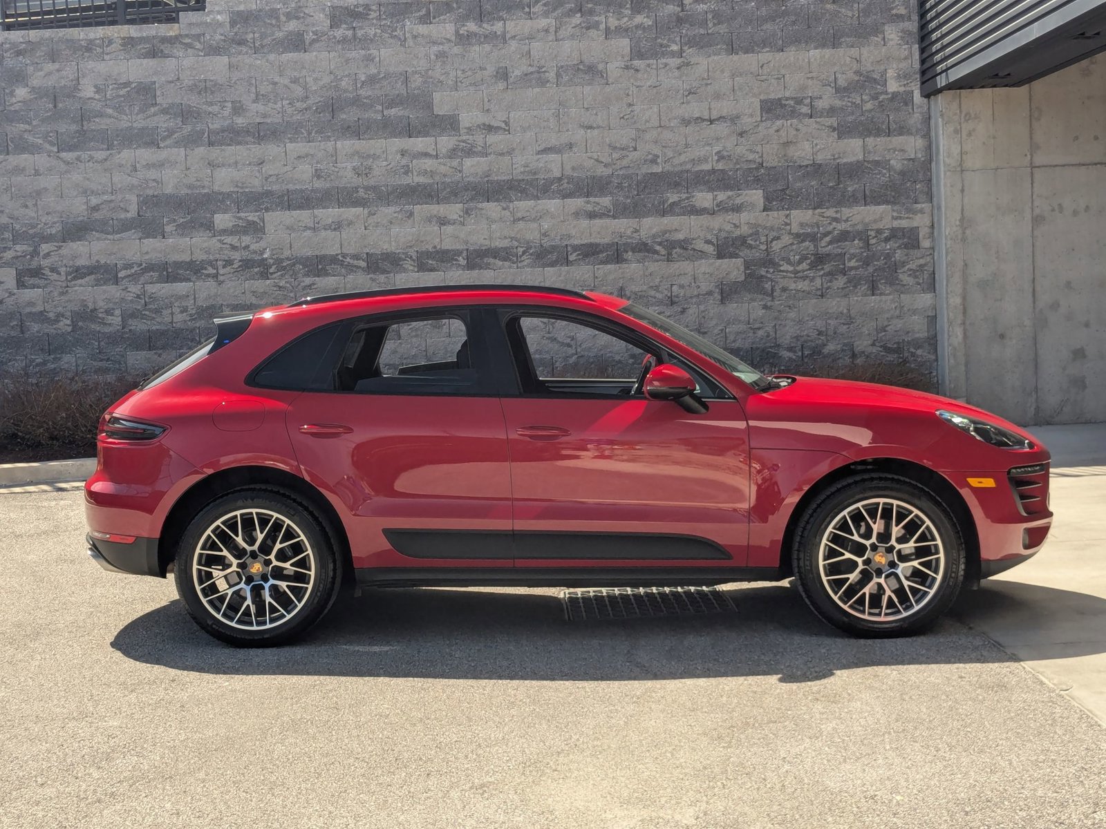 Used 2018 Porsche Macan image 8