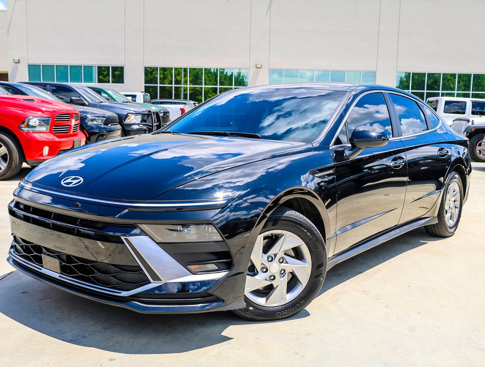 Used 2025 Hyundai Sonata SE FWD image 1