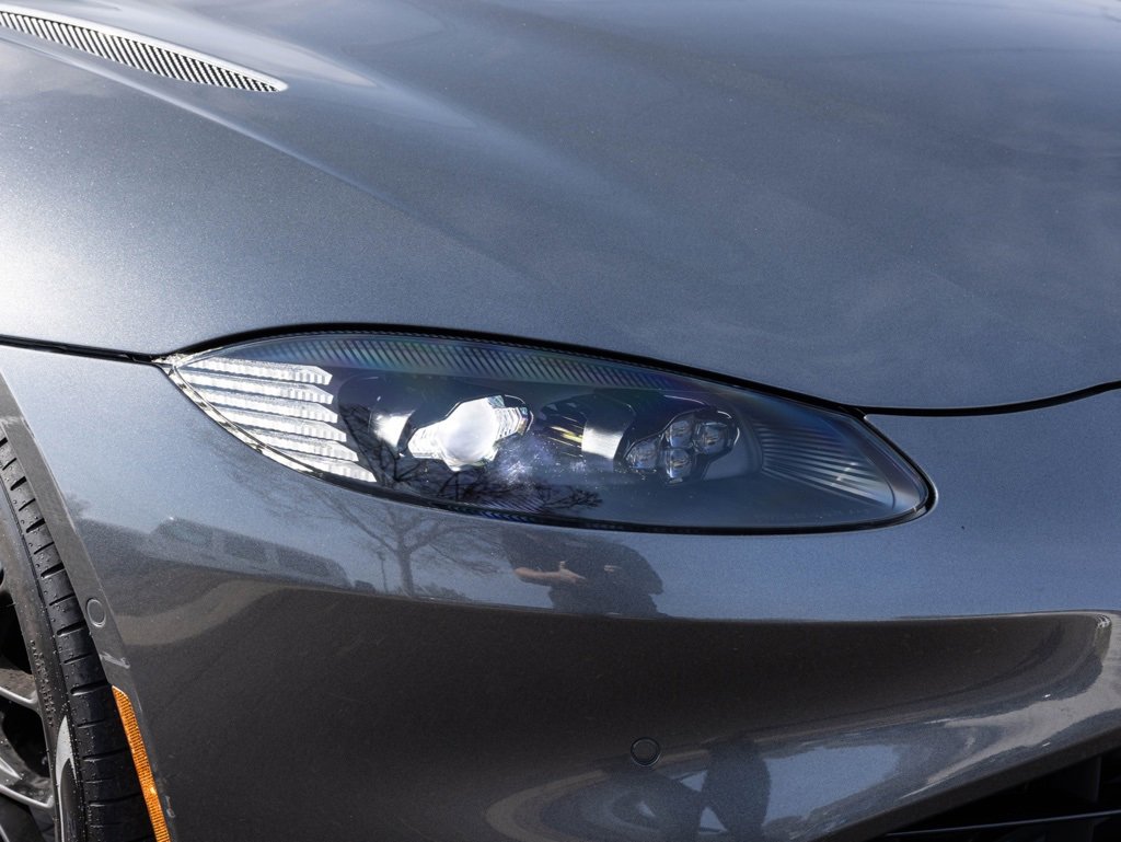 Used 2023 Aston Martin V8 Vantage Coupe image 18