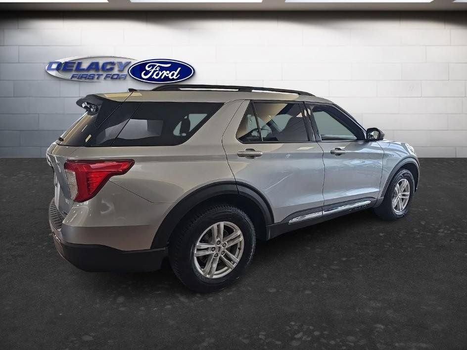 Used 2023 Ford Explorer XLT w/ Equipment Group 202A AWD/4WD image 8