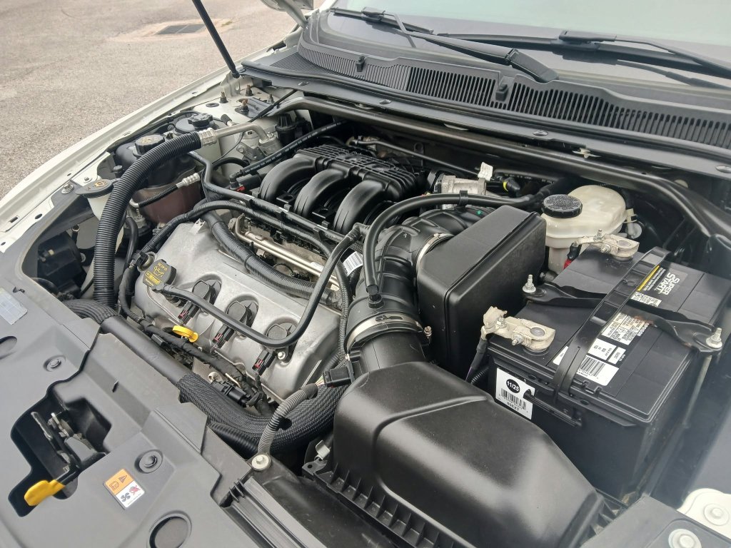 Used 2012 Ford Taurus Limited FWD image 21