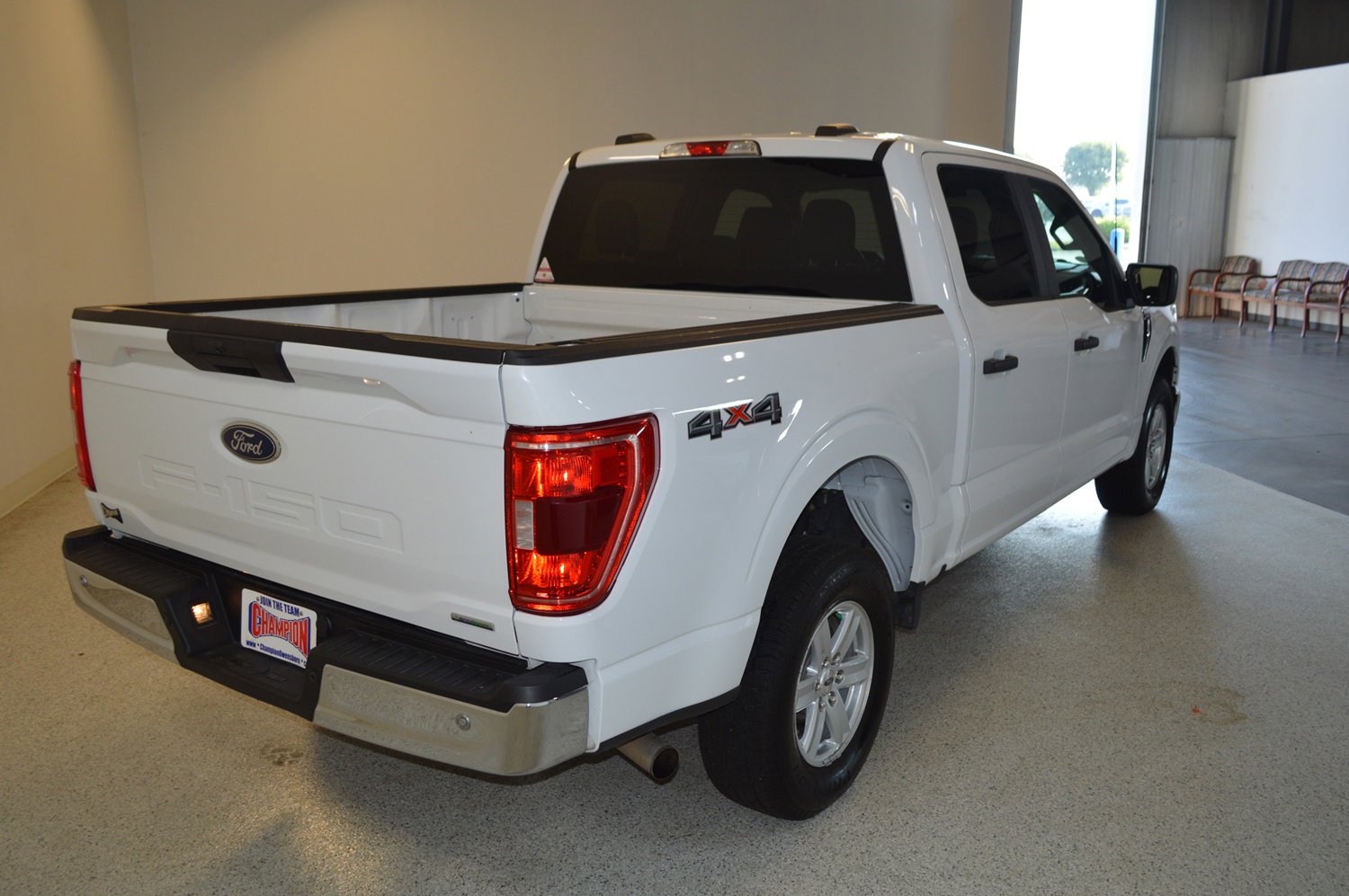 Used 2023 Ford F150 XLT image 3