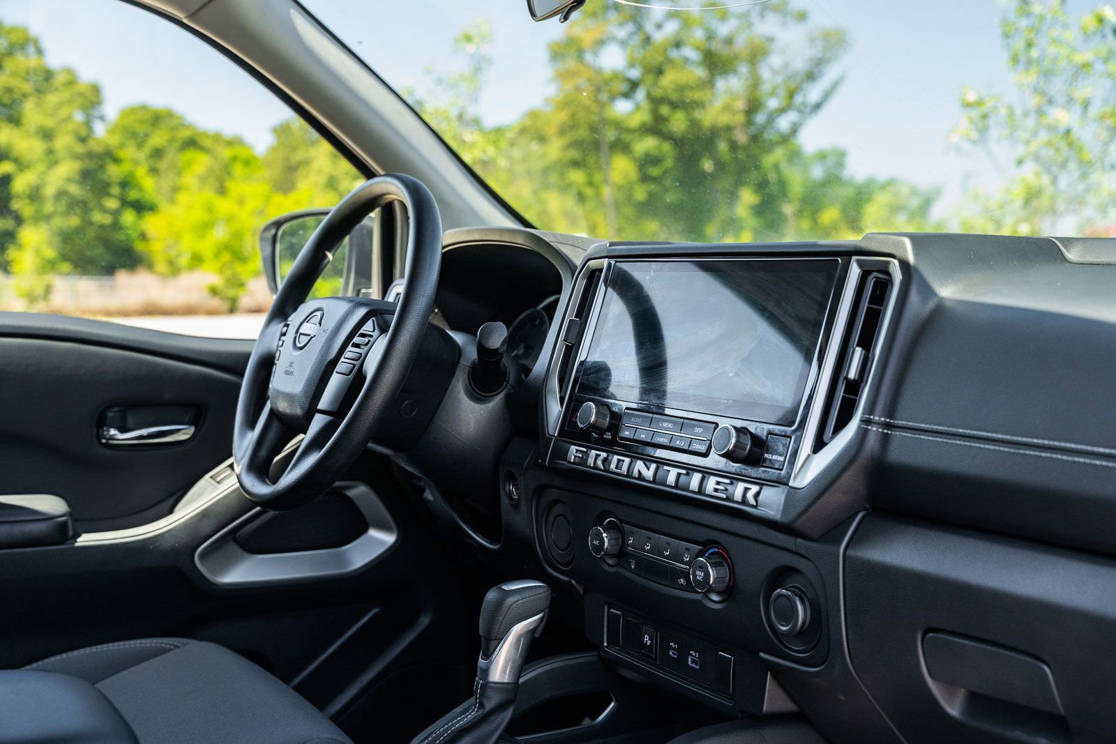 Used 2025 Nissan Frontier SV RWD image 12