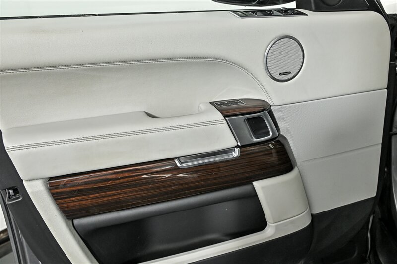 Used 2015 Land Rover Range Rover HSE AWD/4WD image 13
