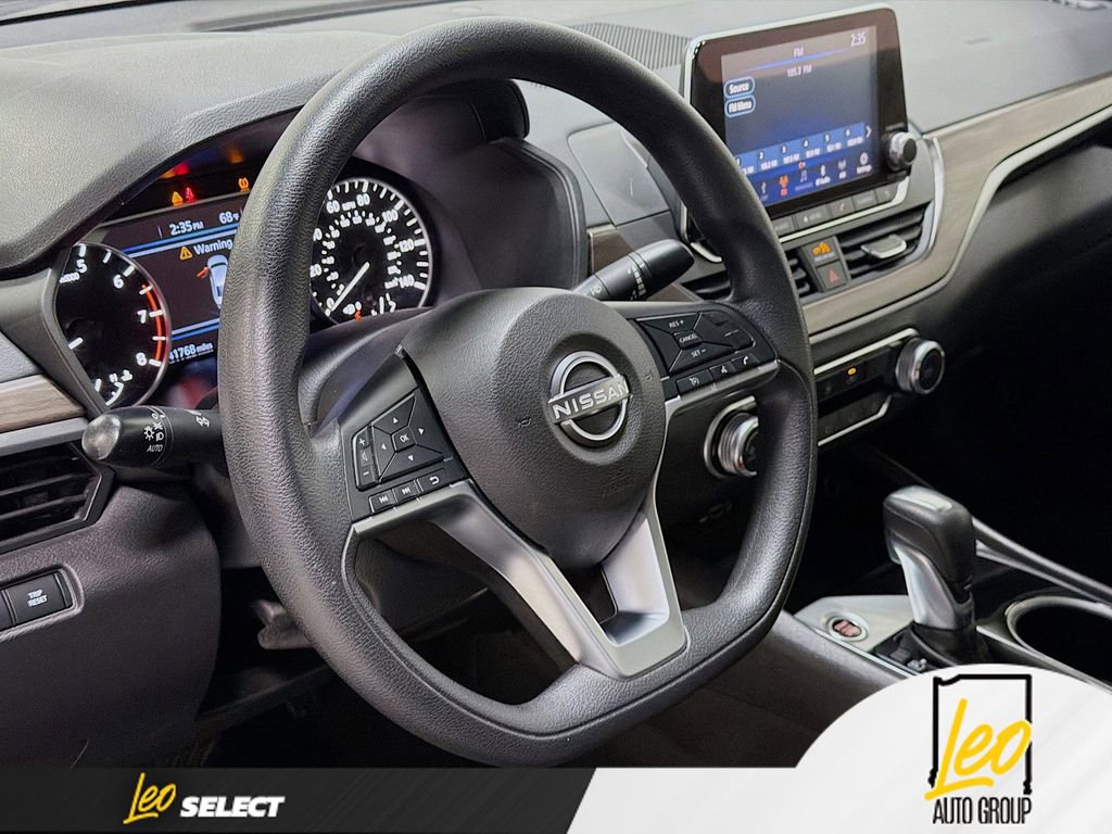 Used 2024 Nissan Altima 2.5 SV image 11