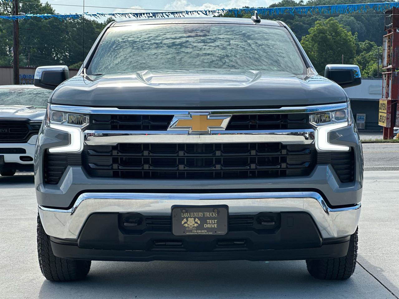 Used 2024 Chevrolet Silverado 1500 LT AWD/4WD image 2