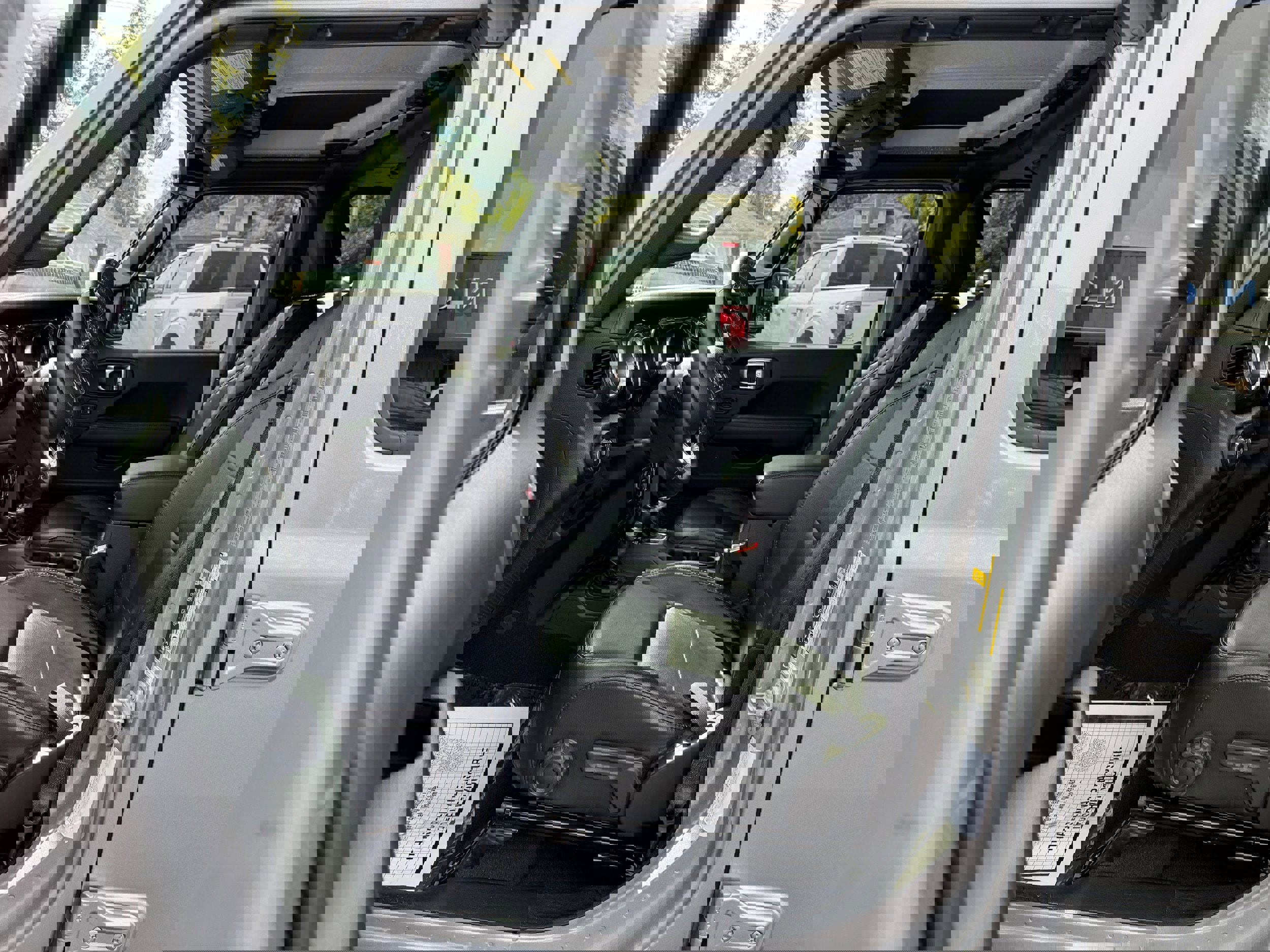 Used 2020 Jeep Wrangler Unlimited Sahara image 10