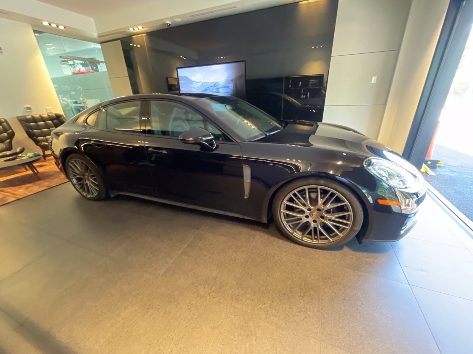 Used 2023 Porsche Panamera 4 Platinum Edition AWD/4WD image 4