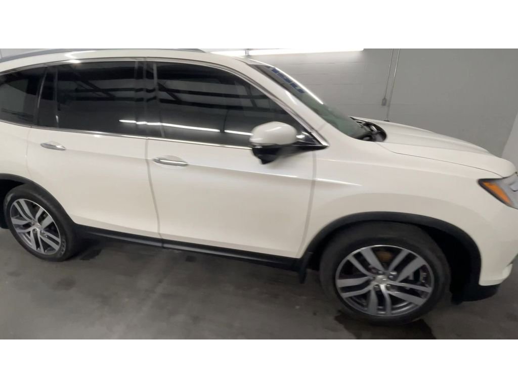 Used 2017 Honda Pilot Touring image 2