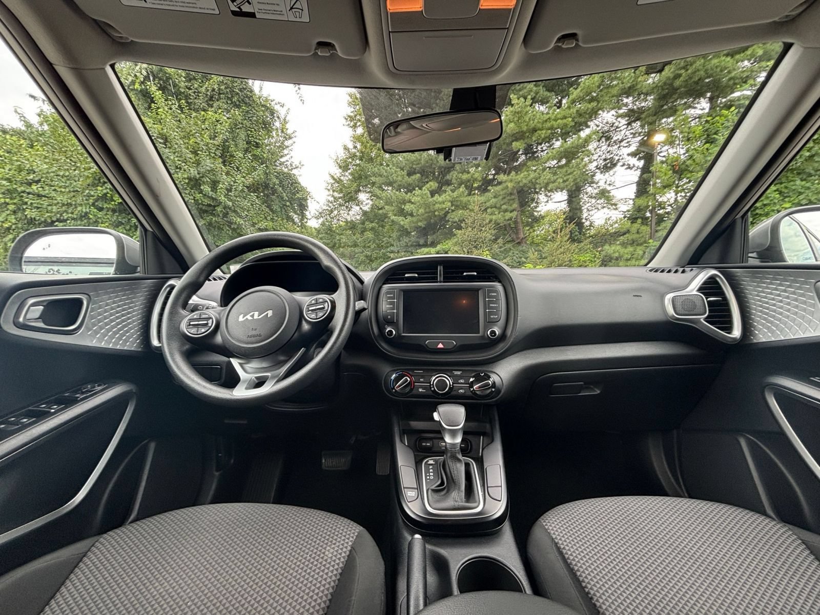 Used 2025 Kia Soul LX w/ LX Technology Package FWD image 30