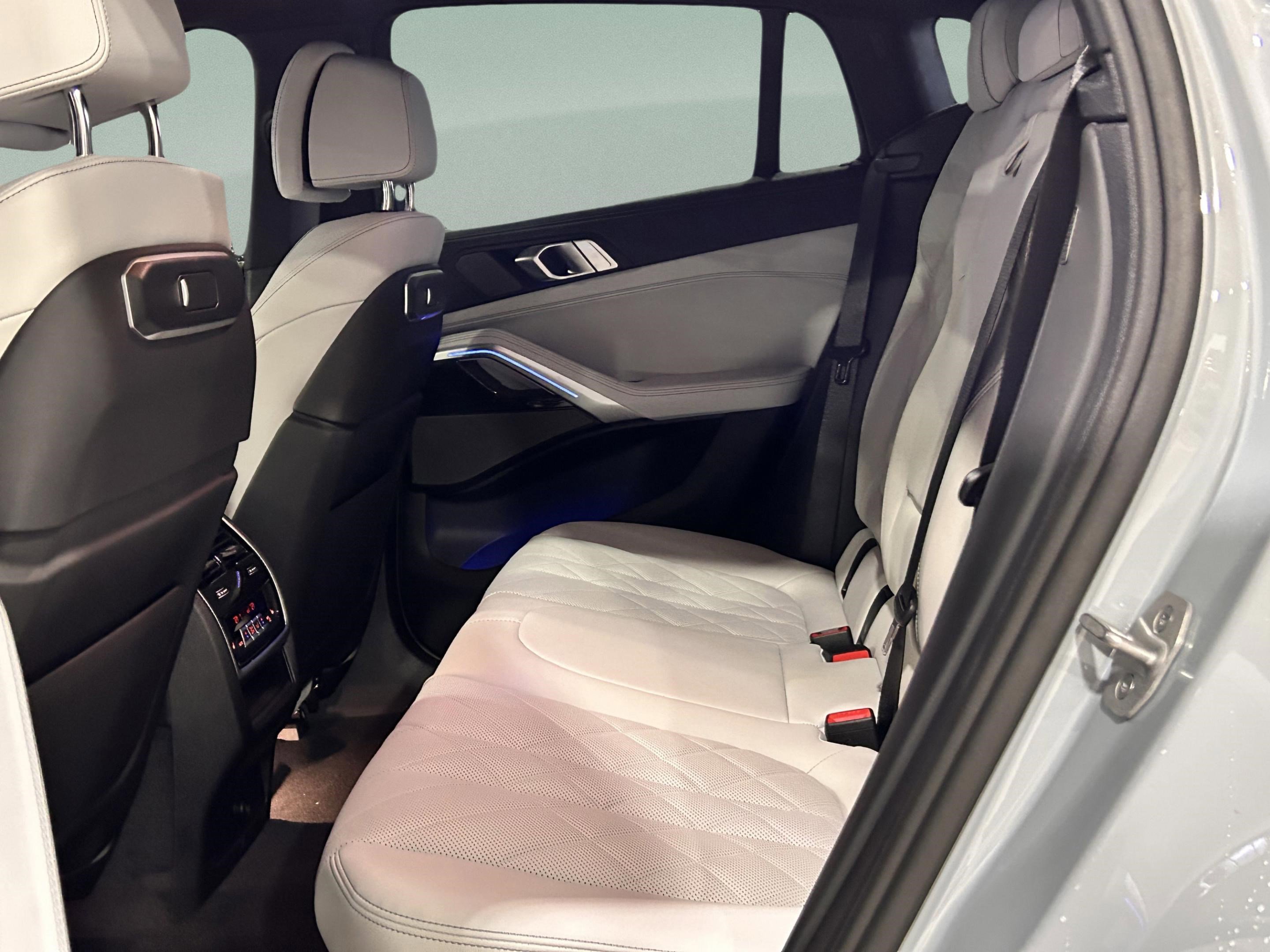 New 2026 BMW X6 xDrive40i w/ Climate Comfort Package image 20