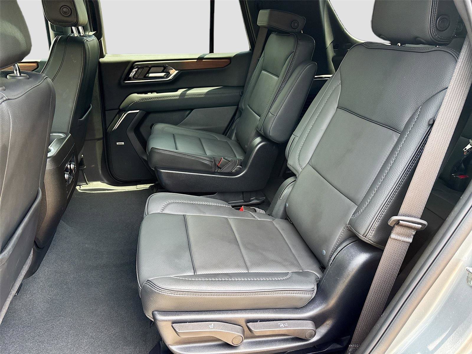 Used 2025 GMC Yukon Denali AWD/4WD image 25