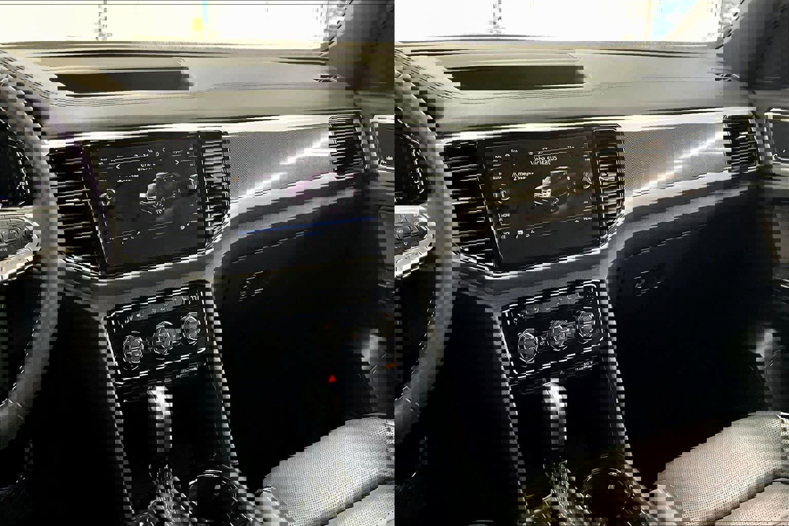 Used 2021 Volkswagen Atlas Cross Sport SEL Premium image 9