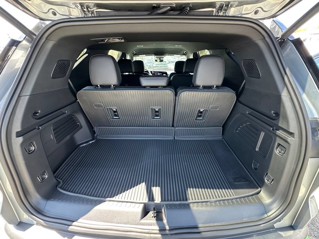 New 2026 Chevrolet Traverse LT w/ Driver Confidence Package FWD image 24