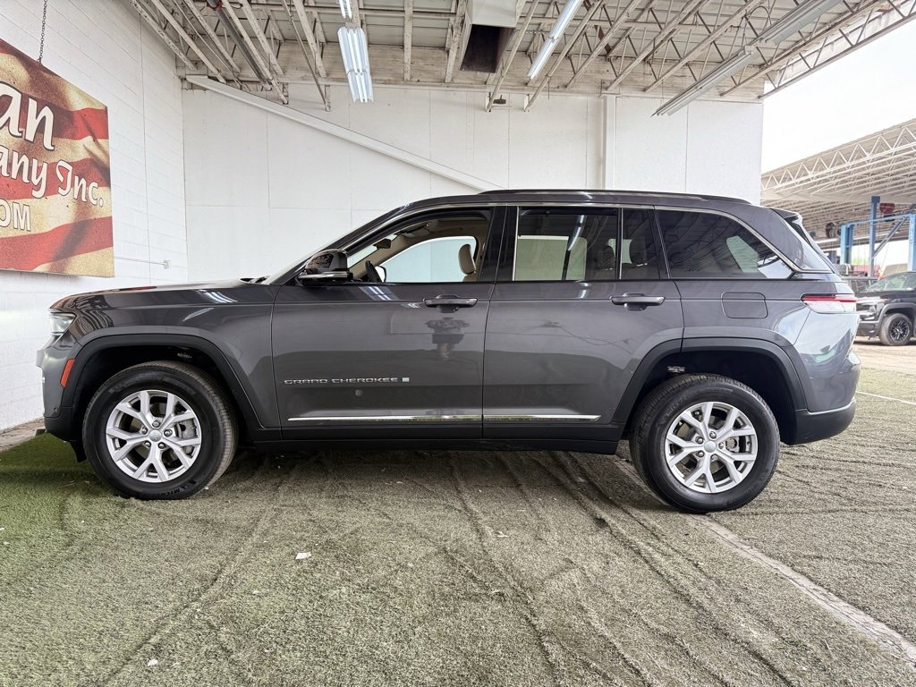 Used 2022 Jeep Grand Cherokee Limited w/ Luxury Tech Group II image 10