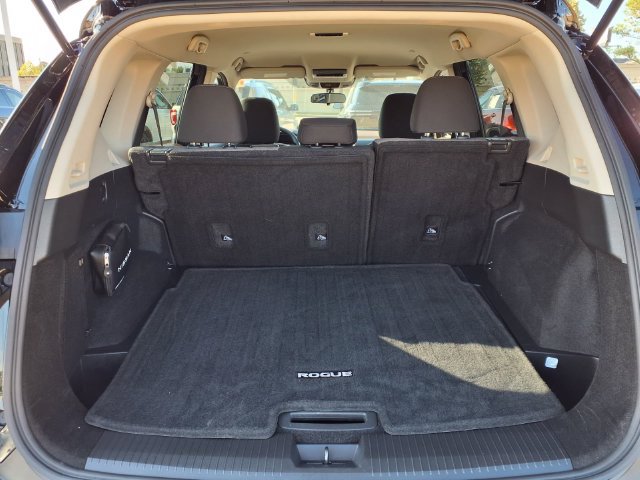Used 2022 Nissan Rogue SV FWD image 25
