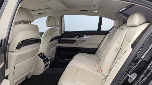 Used 2018 BMW 740i xDrive image 17