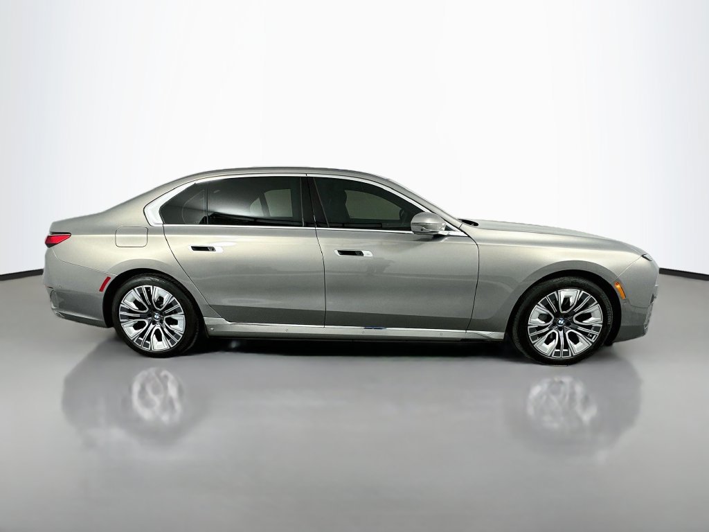 Certified 2024 BMW i7 xDrive60 w/ Executive Package AWD/4WD image 4