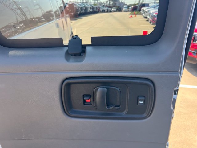 Used 2025 GMC Savana 3500 LT w/ LT Preferred Equipment Group RWD image 19