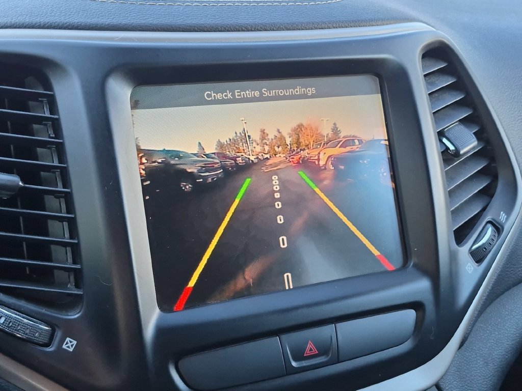 Used 2016 Jeep Cherokee Latitude FWD image 24