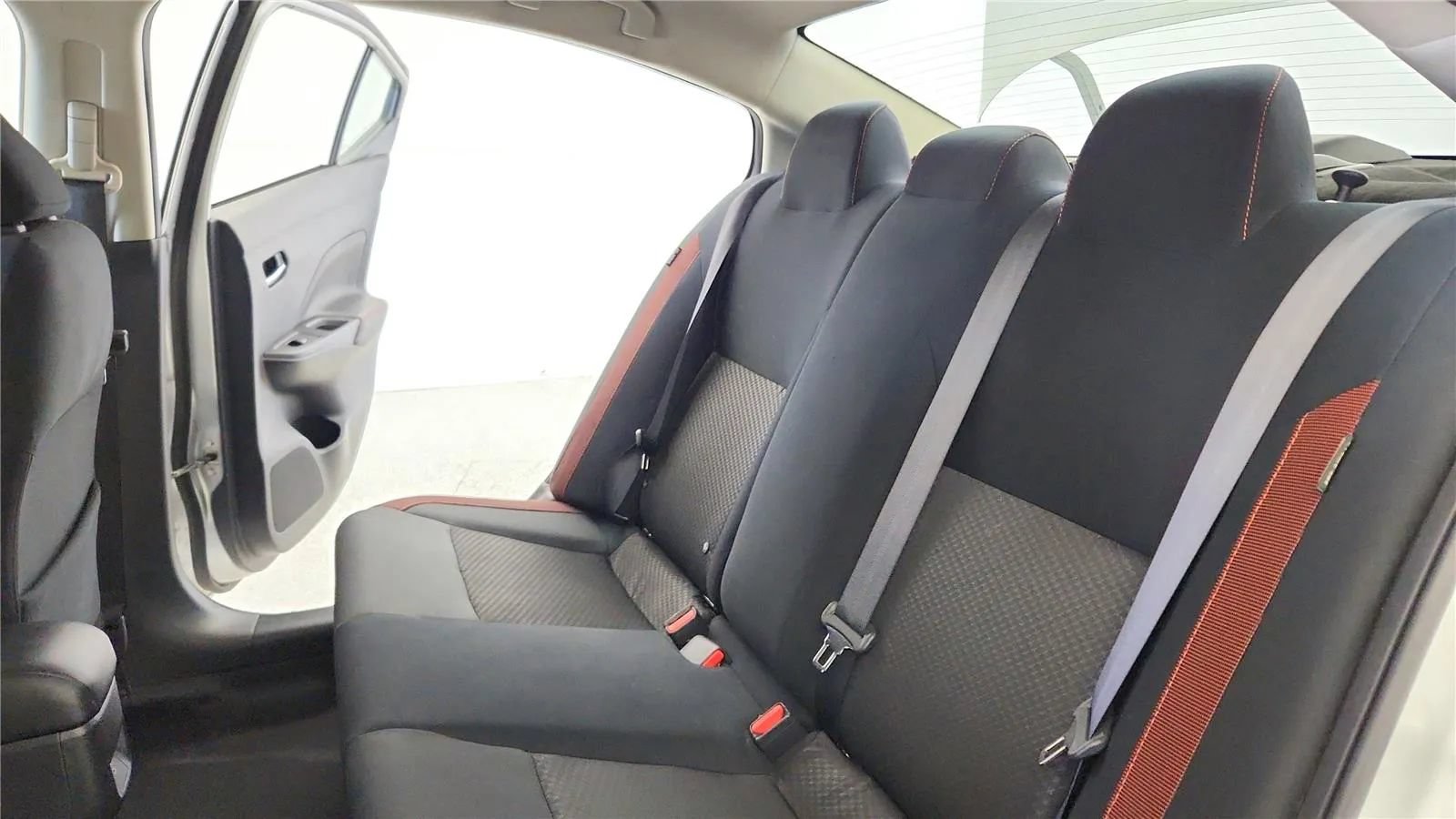 Used 2024 Nissan Versa SR FWD image 30