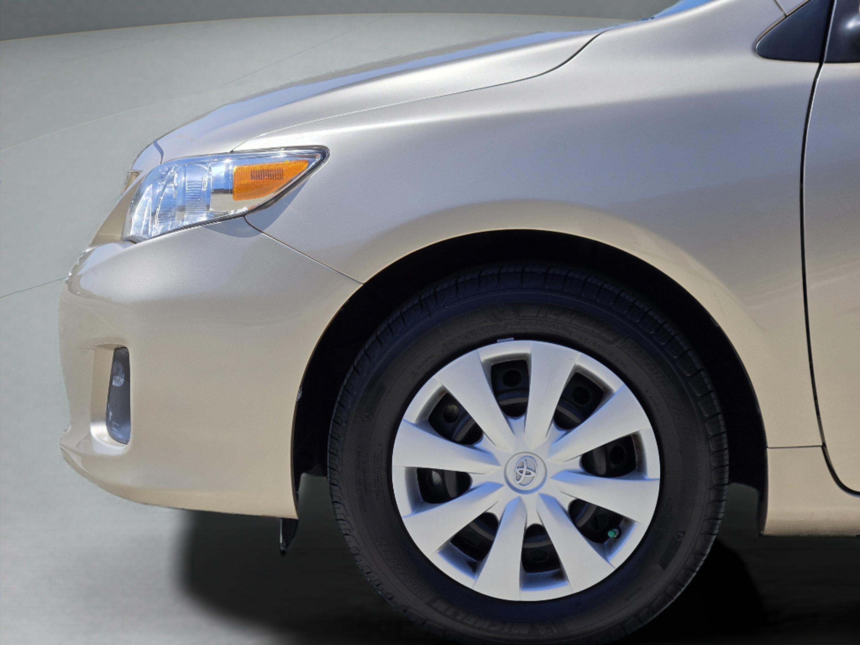 Used 2013 Toyota Corolla L FWD image 30