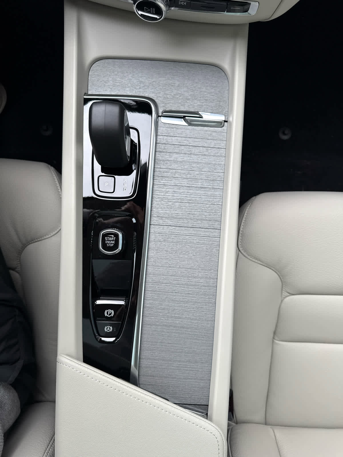 New 2026 Volvo V60 B5 Cross Country Plus w/ Protection Package Premier image 47