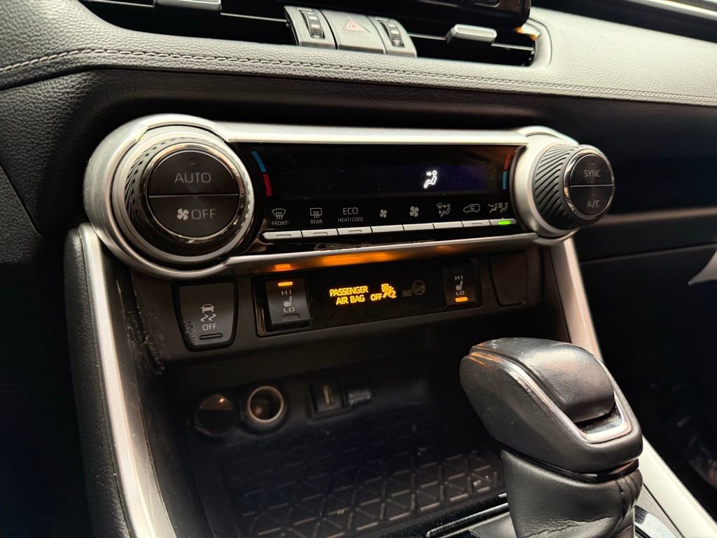 Used 2021 Toyota RAV4 XLE Premium image 11