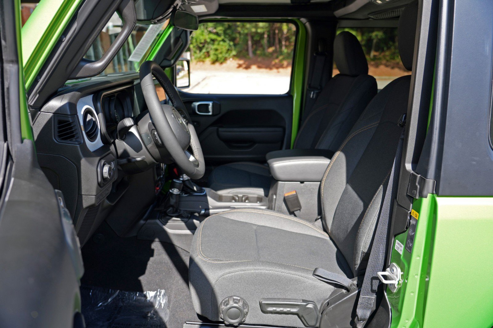 Used 2025 Jeep Wrangler Sport AWD/4WD image 17