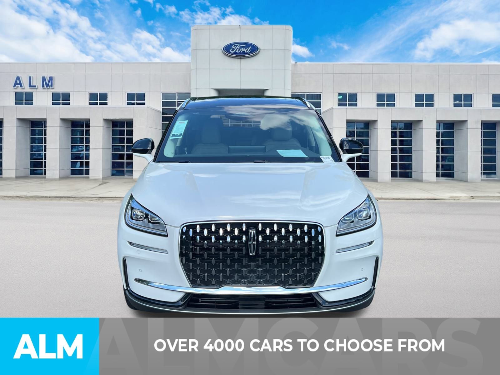 Used 2023 Lincoln Corsair Reserve image 3