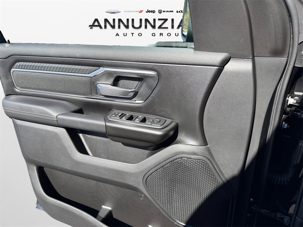 New 2026 RAM 1500 4x4 Crew Cab image 28