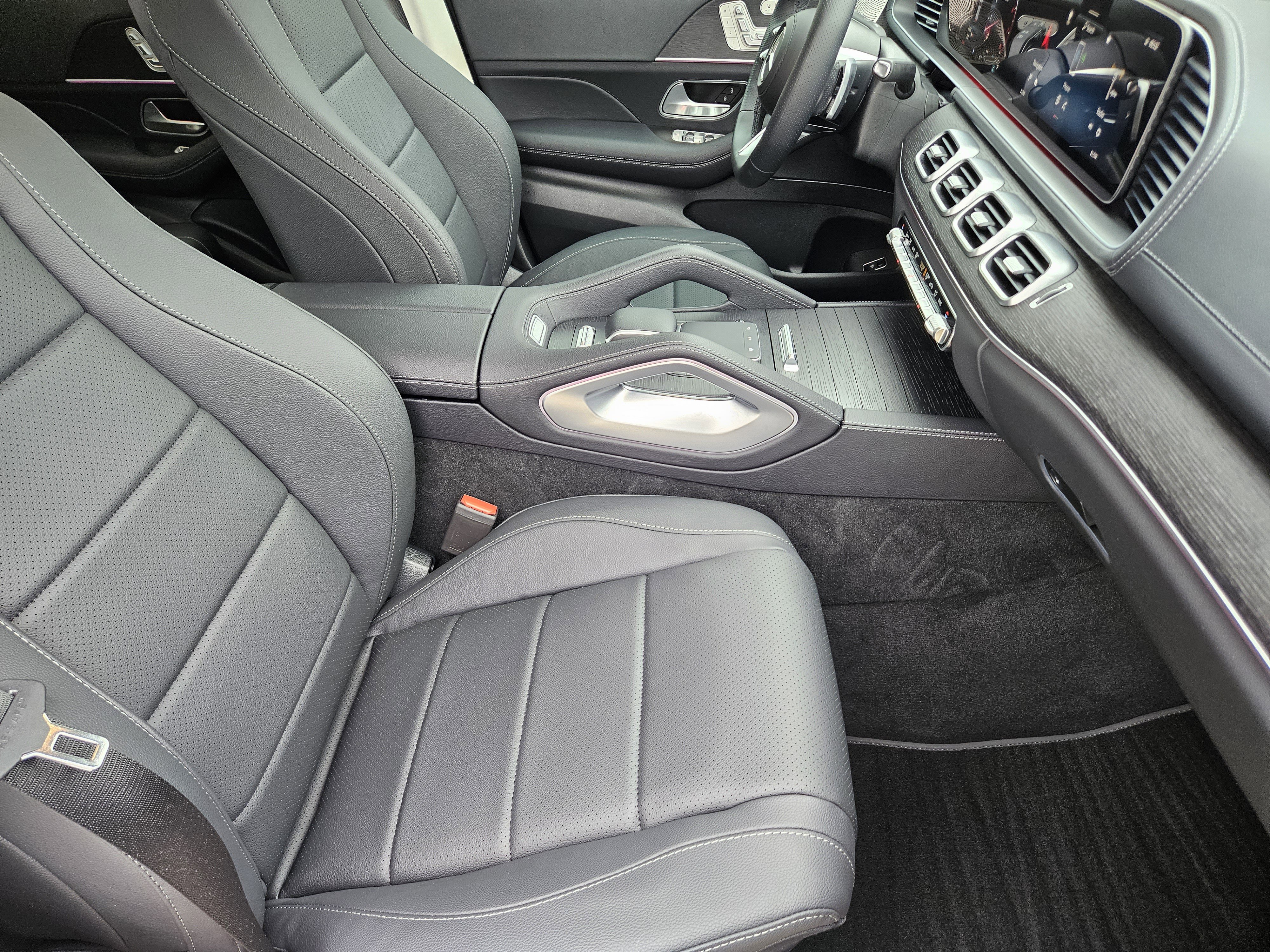 Certified 2026 Mercedes-Benz GLS 450 4MATIC image 24