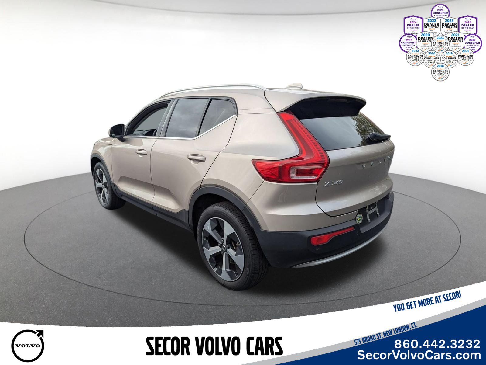 Certified 2023 Volvo XC40 B5 Plus AWD/4WD image 6
