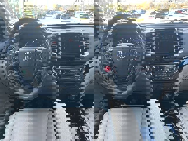 Used 2016 Honda Pilot Touring image 18