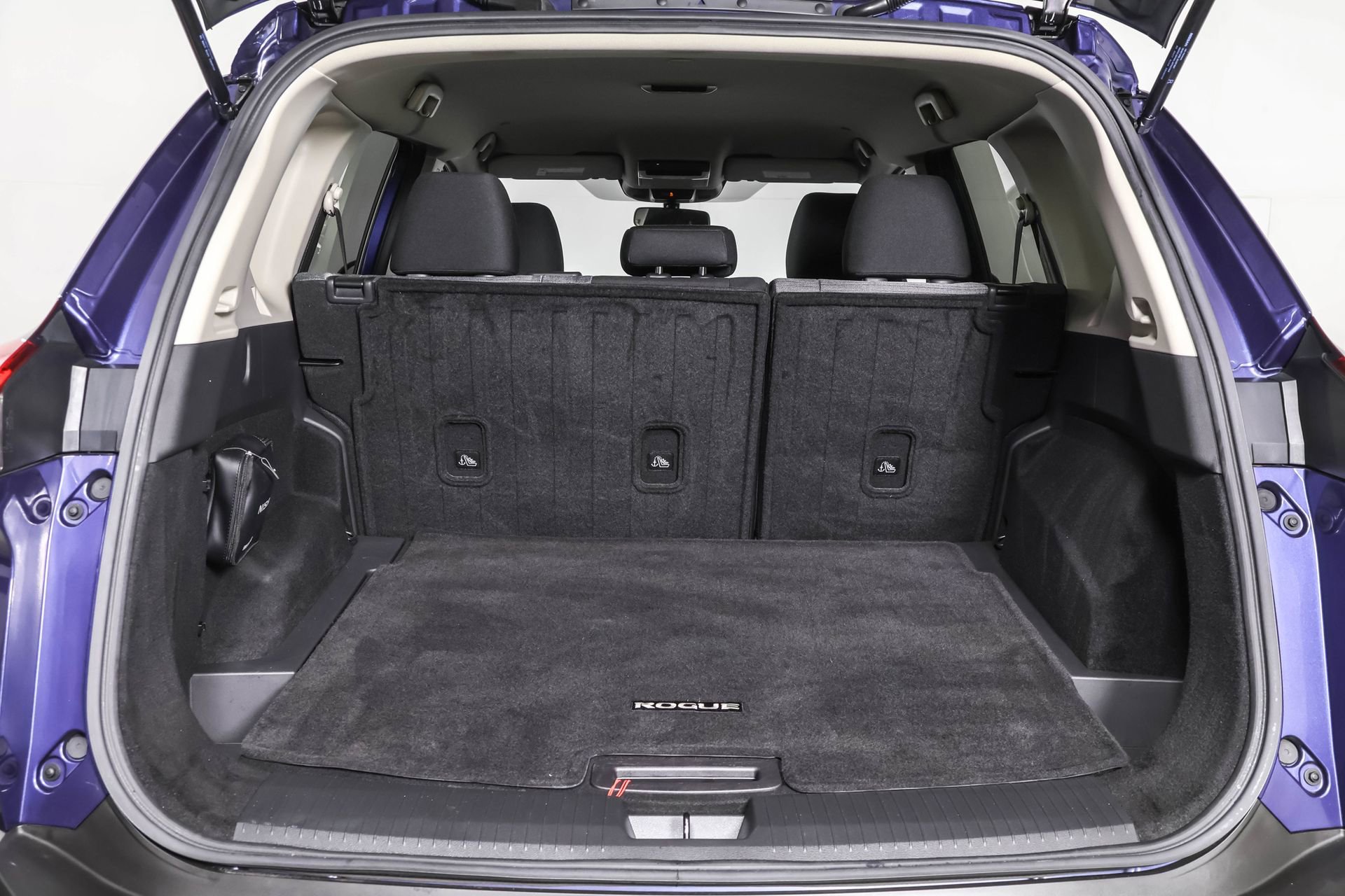 Used 2023 Nissan Rogue SV image 48