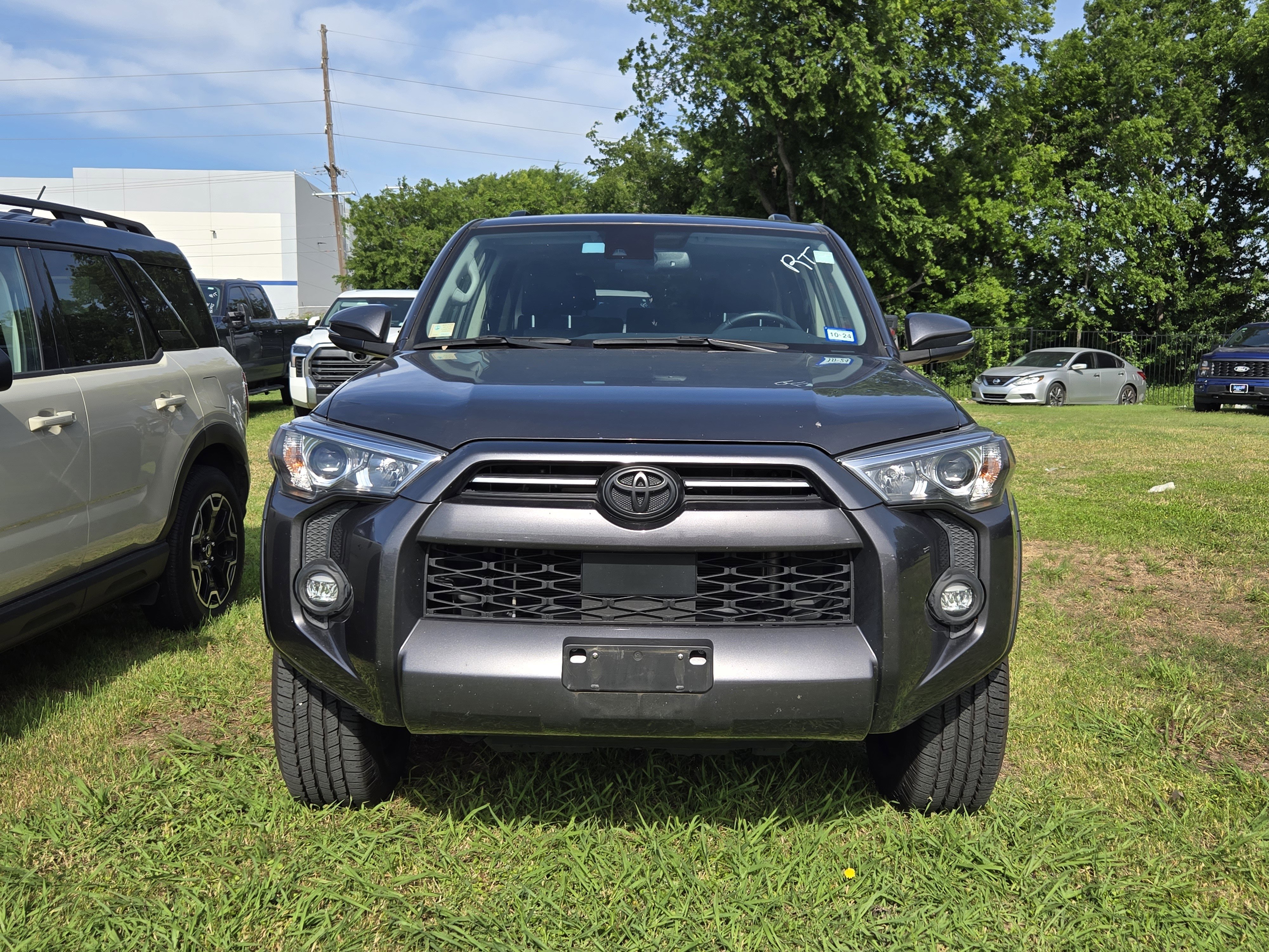 Used 2022 Toyota 4Runner SR5 Premium w/ Moonroof Package AWD/4WD image 2