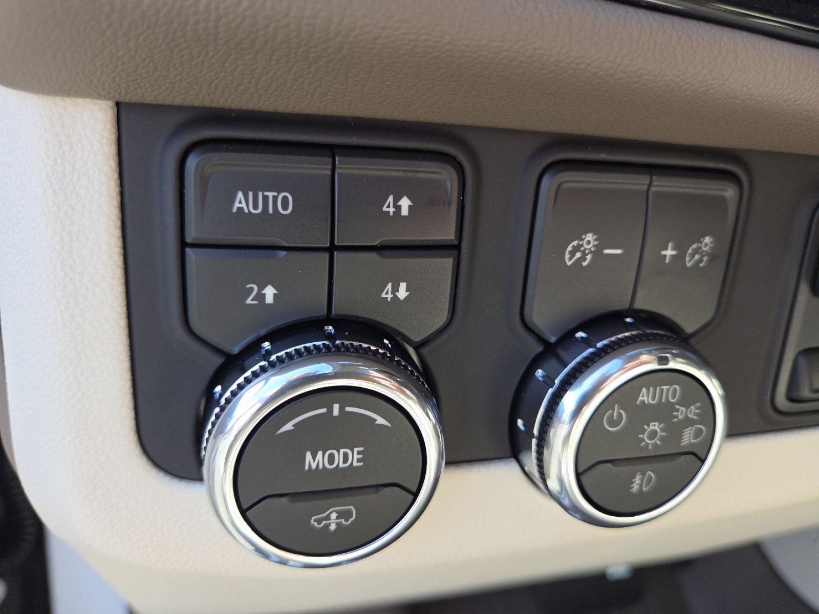 New 2026 GMC Yukon XL Denali w/ Denali Reserve Package AWD/4WD image 7