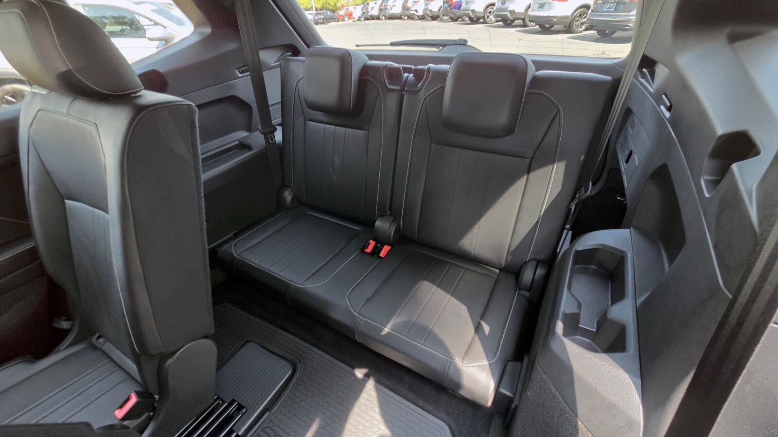 Certified 2024 Volkswagen Tiguan SE R-Line FWD image 45