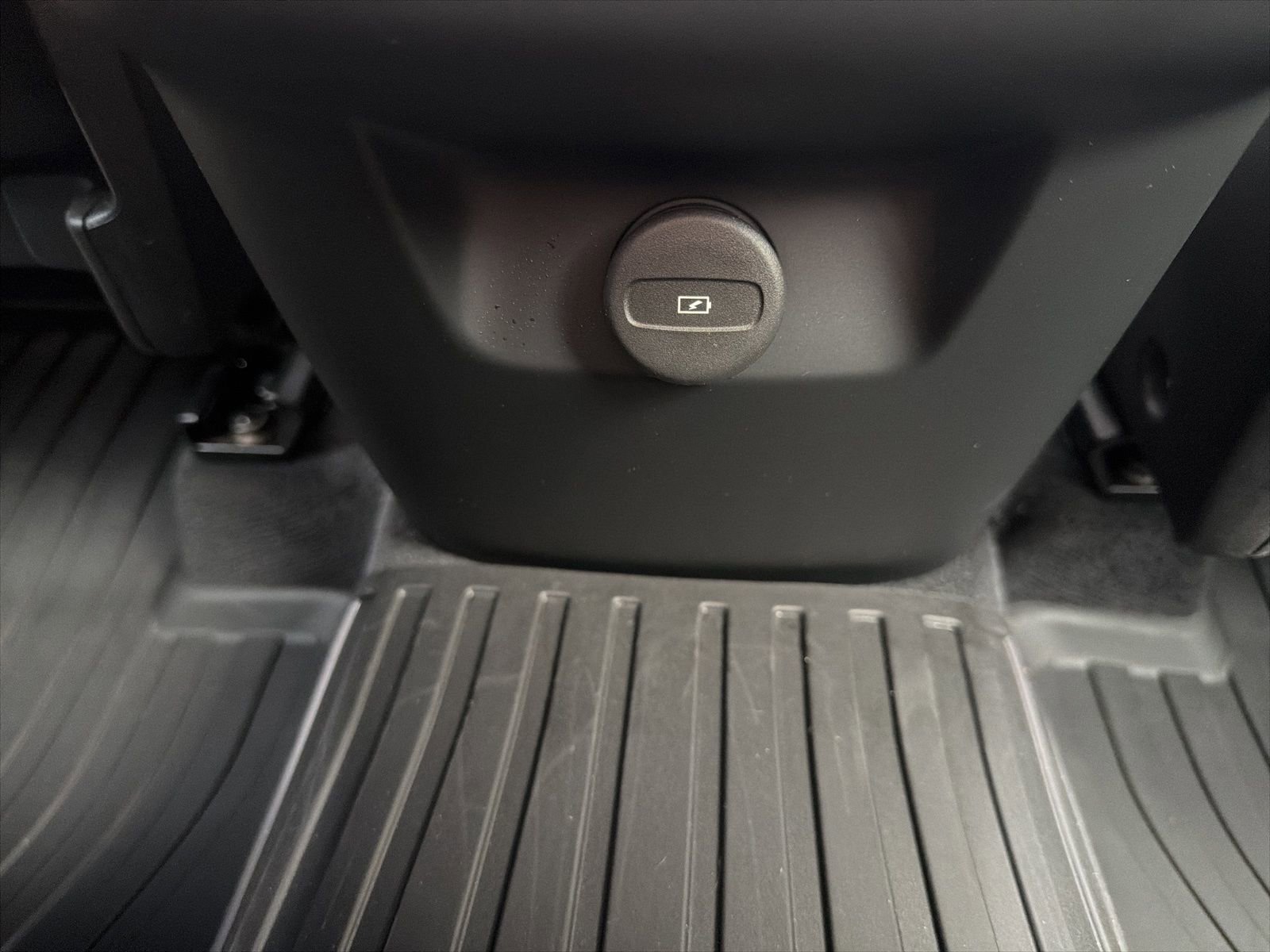 New 2026 Volvo XC90 B6 Core w/ Protection Package Premier image 78