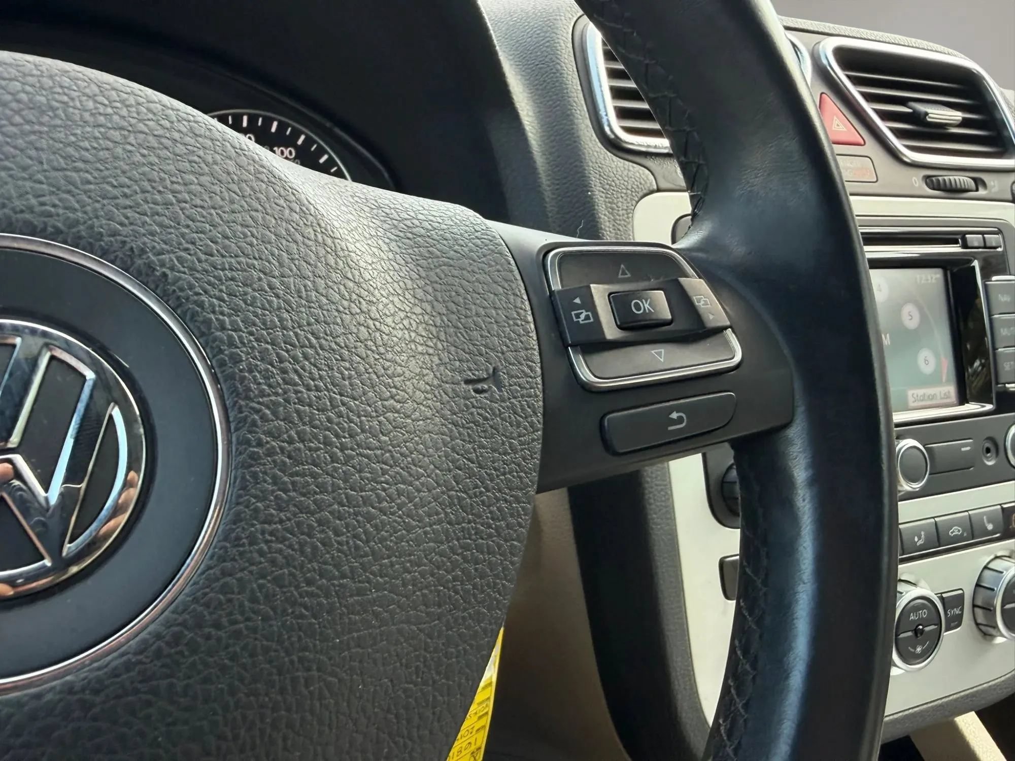 Used 2014 Volkswagen Eos Komfort FWD image 29