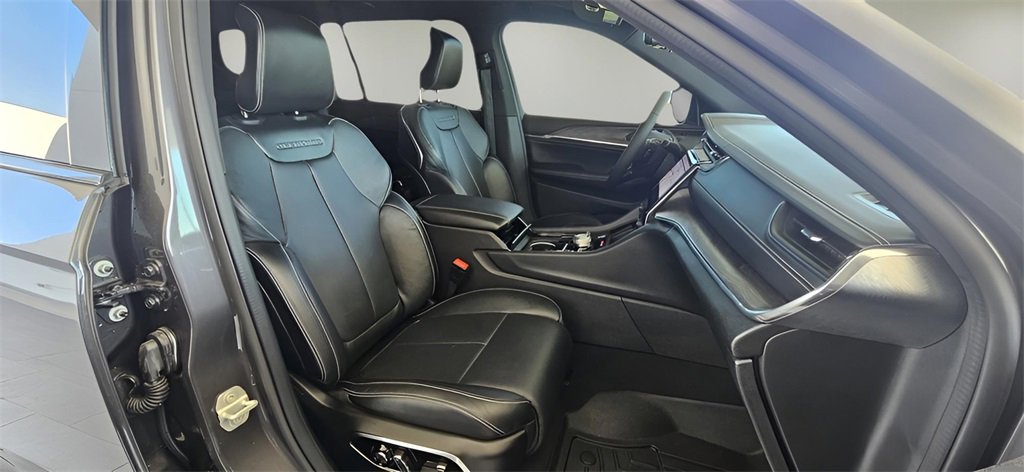 Used 2024 Jeep Grand Cherokee L Overland w/ Luxury Tech Group IV image 31