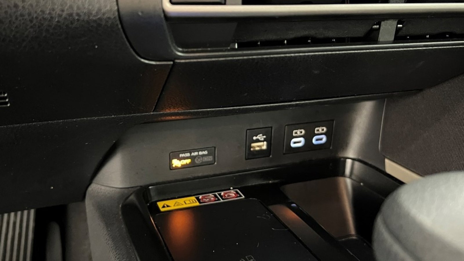 Used 2025 Toyota Camry LE image 24