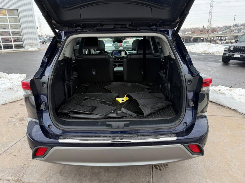 Certified 2022 Toyota Highlander Platinum image 8