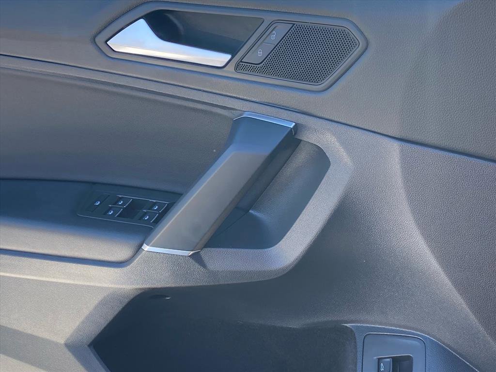 Used 2020 Volkswagen Tiguan SEL image 19